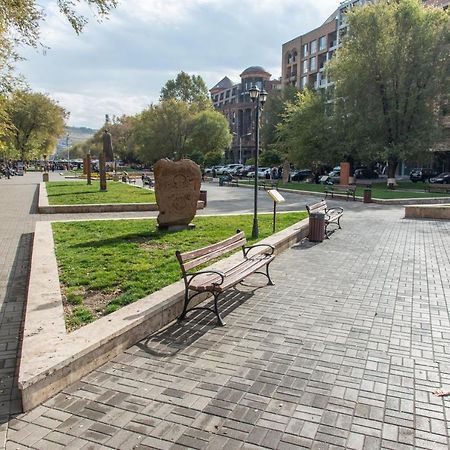 Umba Apartment N1 - 2 Bedrooms 예레반 외부 사진